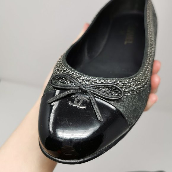 CHANEL Metallic Shimmery with Mini Chains Ballet Flats - Picture 2 of 10